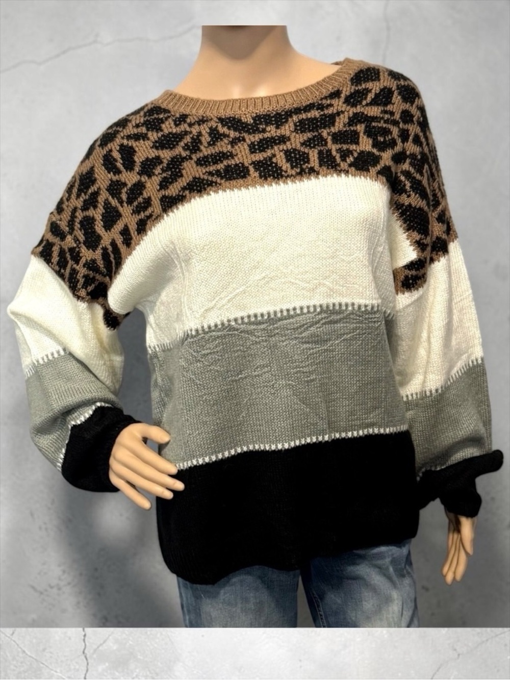 ANGASHION NWT Women’s Sweater (Size S)